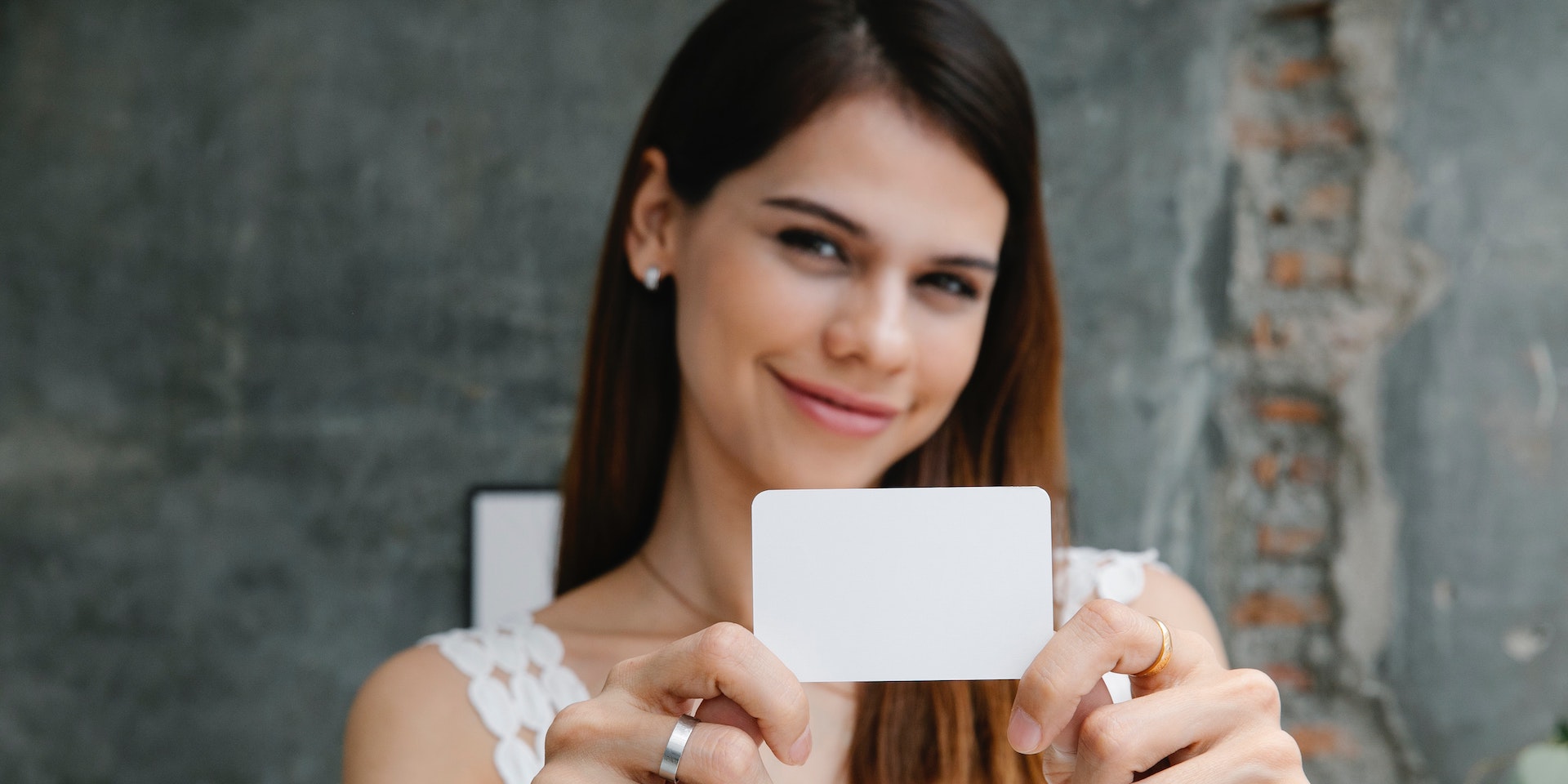 Business Card Etiquette Dos and Don'ts Brandly Blog